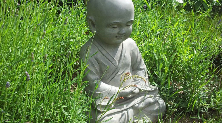 Sculpture représentant la méditation, symbolisant les 10 raisons scientifiques de méditer aujourd'hui.