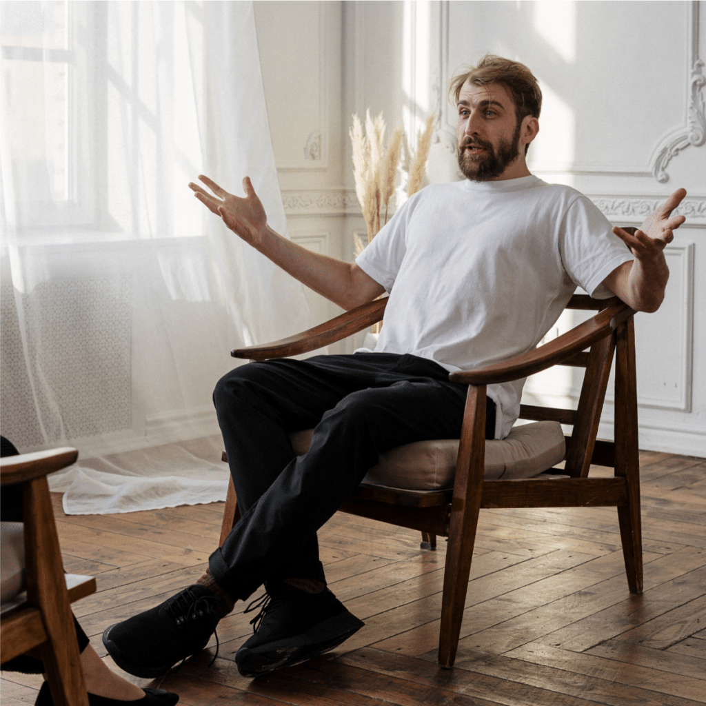 homme mental dont le mental est clarifié et qui cherche à améliorer sont bien-être par la méditation